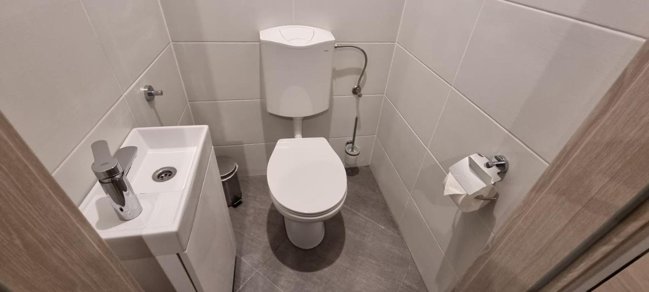 Hos-Cegledi Vendeghaz Miskolc -Oenallo Otthon, Mely Csak Az Oenoeke エクステリア 写真